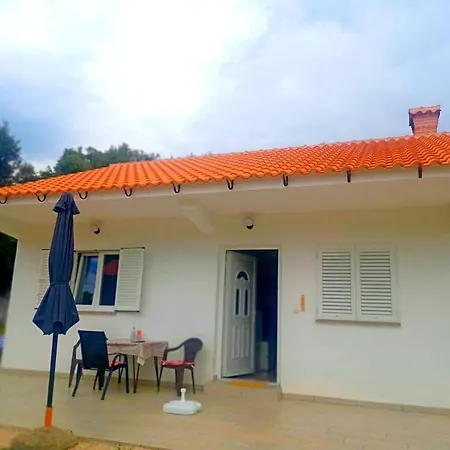 Welcoming House With Ac In The Forest Region And 700 M To The Kampor