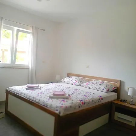 Vikendica Welcoming House With Ac In The Forest Region And 700 M To The *