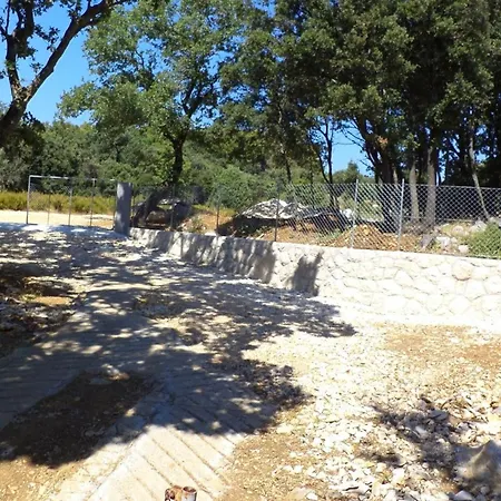 Welcoming House With Ac In The Forest Region And 700 M To The Vikendica Kampor