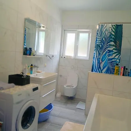 Welcoming House With Ac In The Forest Region And 700 M To The Vikendica Kampor