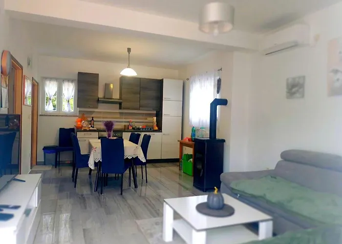 Welcoming House With Ac In The Forest Region And 700 M To The Сasa de vacaciones *